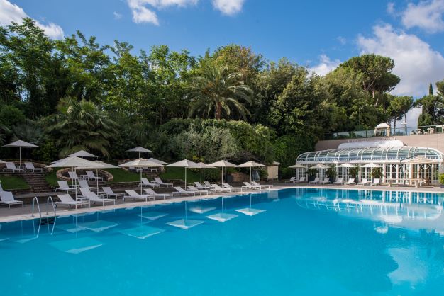 Rome Cavalieri, A Waldorf Astoria Hotel - Outdoor pool corner