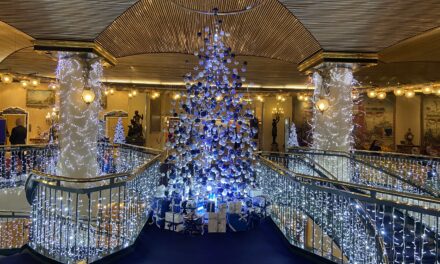 DREAMING BLUE: L’ALBERO DI NATALE AL ROME CAVALIERI A WALDORF ASTORIA HOTEL