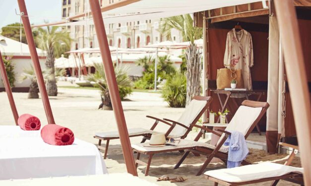 VENEZIA IN SPIAGGIA: AL VIA LA STAGIONE PER LE ICONICHE CAPANNE DELL’HOTEL EXCELSIOR VENICE LIDO RESORT
